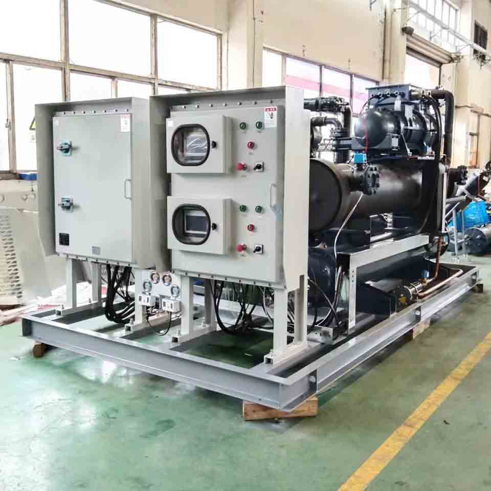 低溫水冷螺桿式冷水機